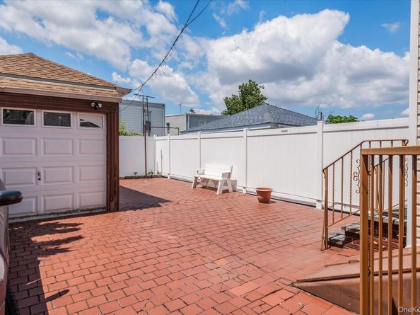 7844 86th Street, Glendale NY 11385