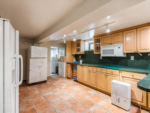 7844 86th Street, Glendale NY 11385