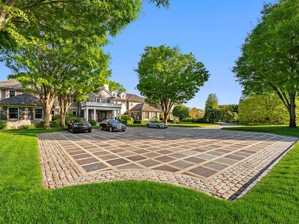 14 Fordune Drive, Southampton NY 11968