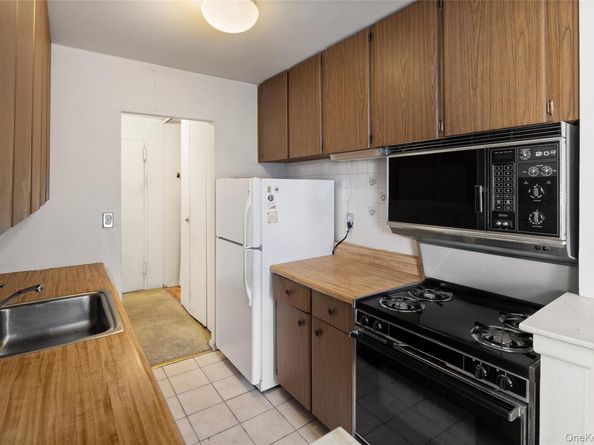 25 Stewart Place 514, Mount Kisco NY 10549