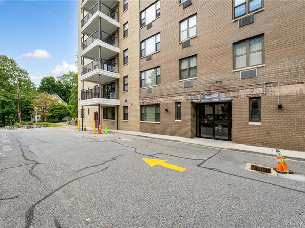 25 Stewart Place 514, Mount Kisco NY 10549