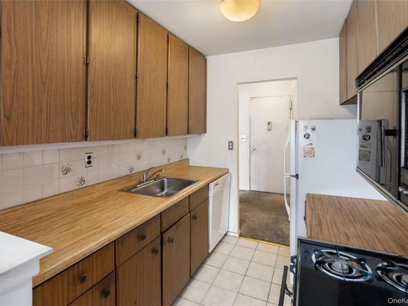 25 Stewart Place 514, Mount Kisco NY 10549