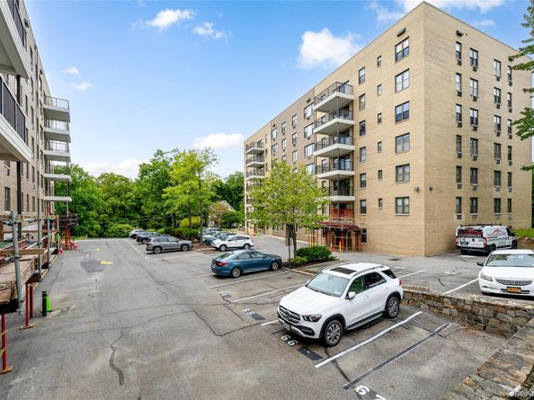 25 Stewart Place 514, Mount Kisco NY 10549