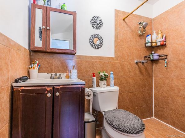 7511 164th St, Fresh Meadows NY 11366