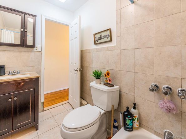 7511 164th St, Fresh Meadows NY 11366