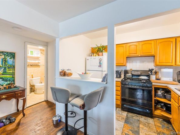 7511 164th St, Fresh Meadows NY 11366