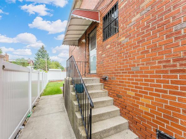 7511 164th St, Fresh Meadows NY 11366