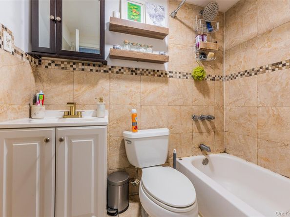 7511 164th St, Fresh Meadows NY 11366