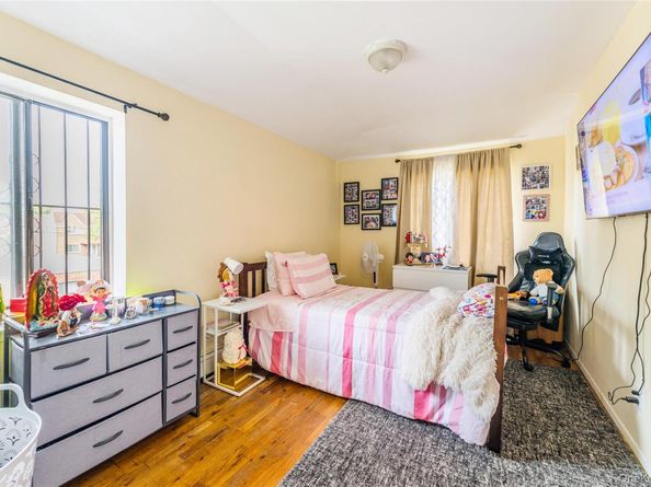 7511 164th St, Fresh Meadows NY 11366