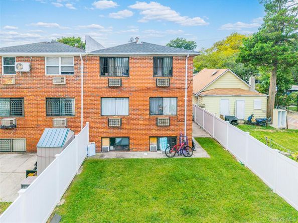 7511 164th St, Fresh Meadows NY 11366