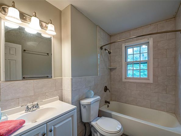 10 Valentine Road, Shoreham NY 11786