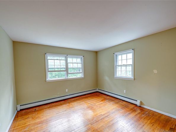 10 Valentine Road, Shoreham NY 11786