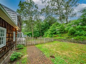 10 Valentine Road, Shoreham NY 11786