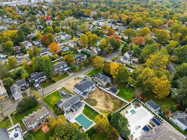 12 School House Lane, Syosset NY 11791