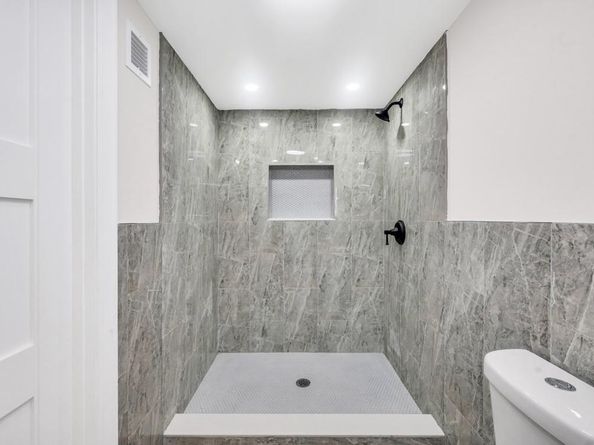 17 Banbury Court, Amityville NY 11701