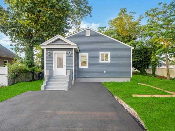 17 Banbury Court, Amityville NY 11701