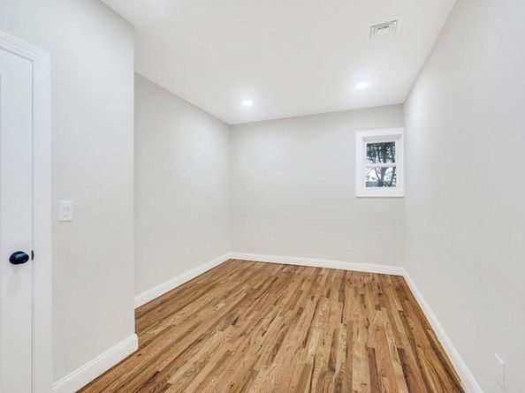 17 Banbury Court, Amityville NY 11701