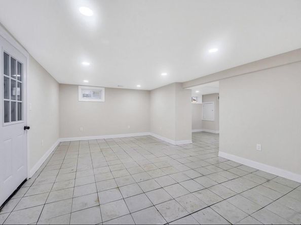 17 Banbury Court, Amityville NY 11701