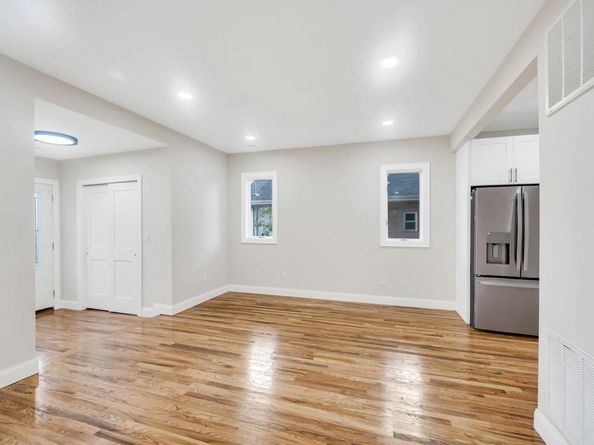 17 Banbury Court, Amityville NY 11701