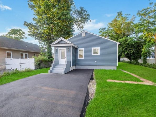 17 Banbury Court, Amityville NY 11701