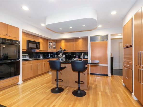 1 Portico Court 200, Great Neck NY 11021