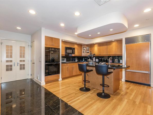 1 Portico Court 200, Great Neck NY 11021