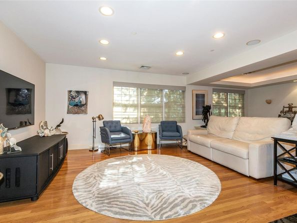 1 Portico Court 200, Great Neck NY 11021