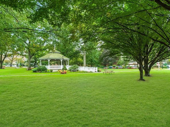 1 Portico Court 200, Great Neck NY 11021