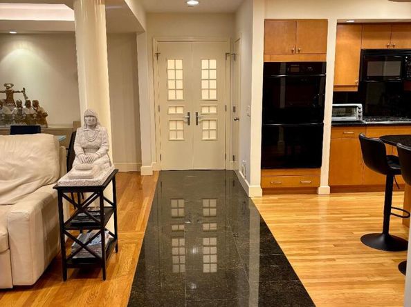 1 Portico Court 200, Great Neck NY 11021