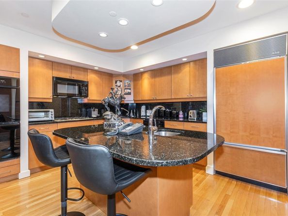1 Portico Court 200, Great Neck NY 11021