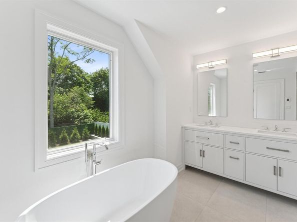 135 South Road, Westhampton NY 11977