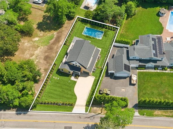 135 South Road, Westhampton NY 11977