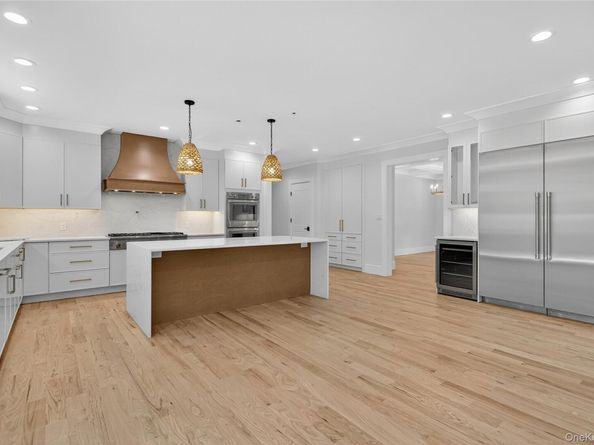 654 Caledonia Road, Dix Hills NY 11746