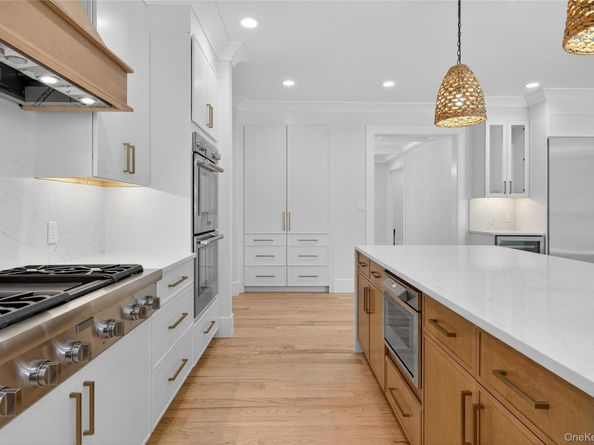 654 Caledonia Road, Dix Hills NY 11746