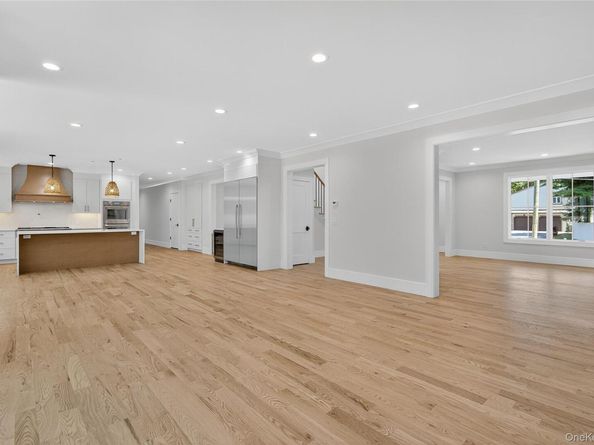 654 Caledonia Road, Dix Hills NY 11746