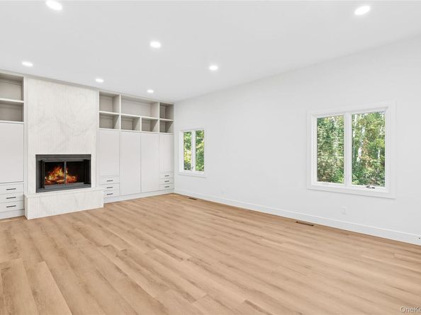 12 Plume Grass Way, Westhampton NY 11977