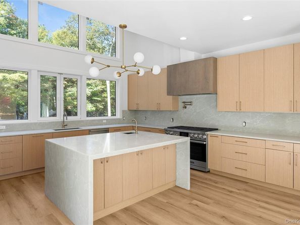 12 Plume Grass Way, Westhampton NY 11977