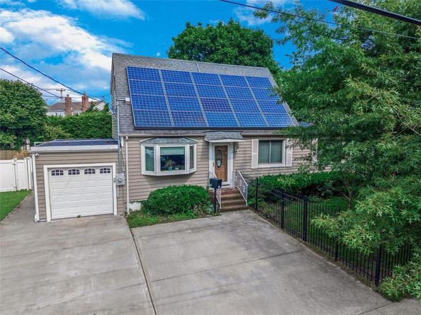 72 Harris Avenue, Hewlett NY 11557
