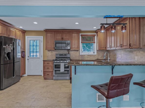 72 Harris Avenue, Hewlett NY 11557