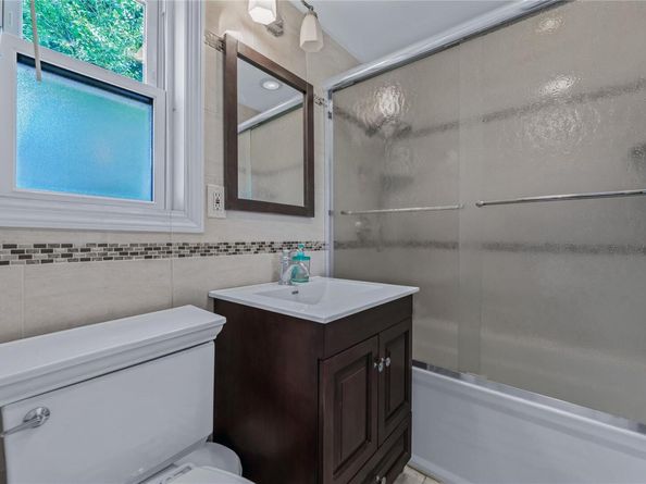 72 Harris Avenue, Hewlett NY 11557