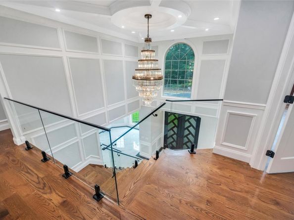 16 Violet Avenue, Hicksville NY 11801