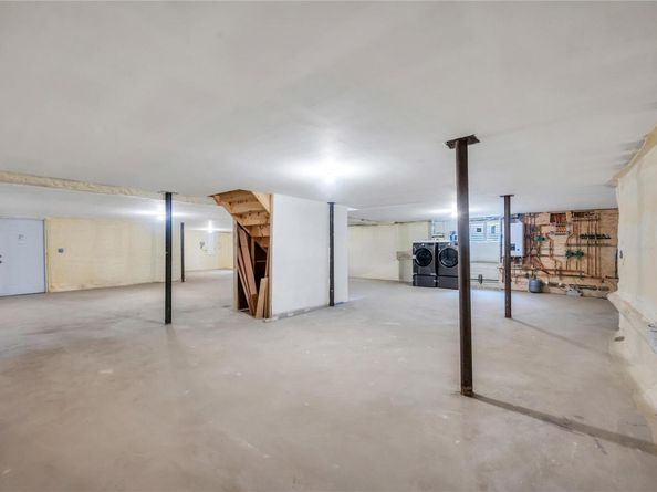 16 Violet Avenue, Hicksville NY 11801