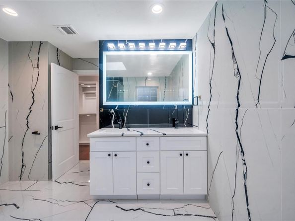 16 Violet Avenue, Hicksville NY 11801