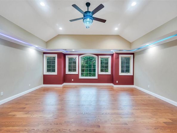 16 Violet Avenue, Hicksville NY 11801