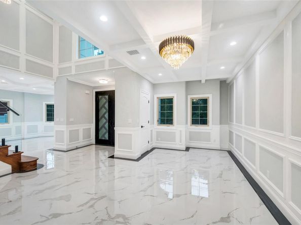 16 Violet Avenue, Hicksville NY 11801