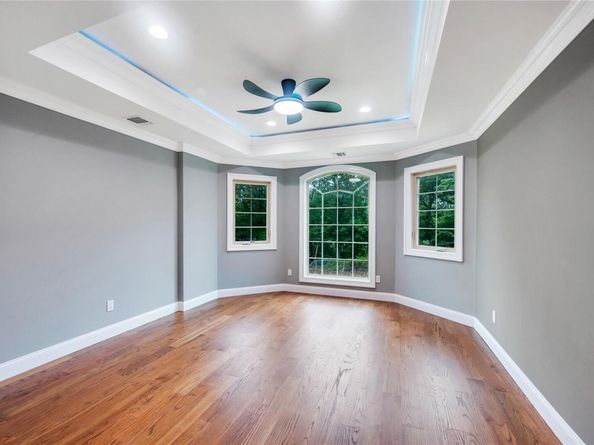 16 Violet Avenue, Hicksville NY 11801