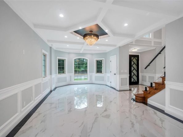 16 Violet Avenue, Hicksville NY 11801