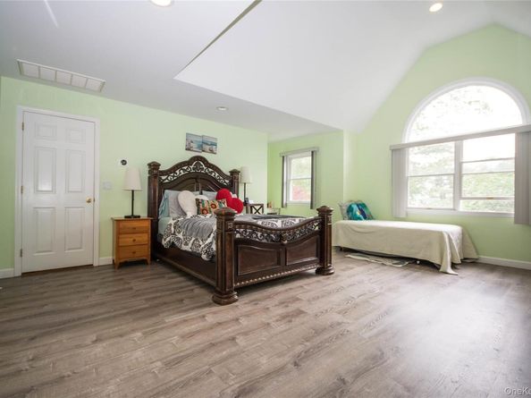 132 N Woods Road, Baiting Hollow NY 11933