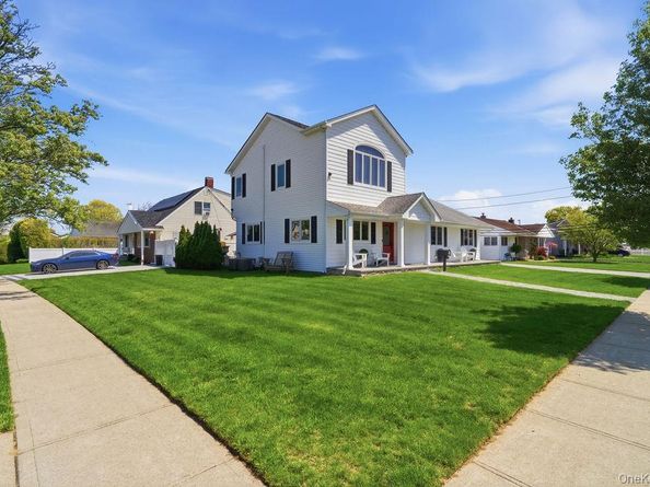 27 Seitz Drive, Bethpage NY 11714