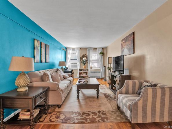 83-35 139 Street 5 S, Briarwood NY 11435